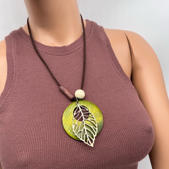 Vintage Style Leaf Statement Necklace - Picture 6 of 6